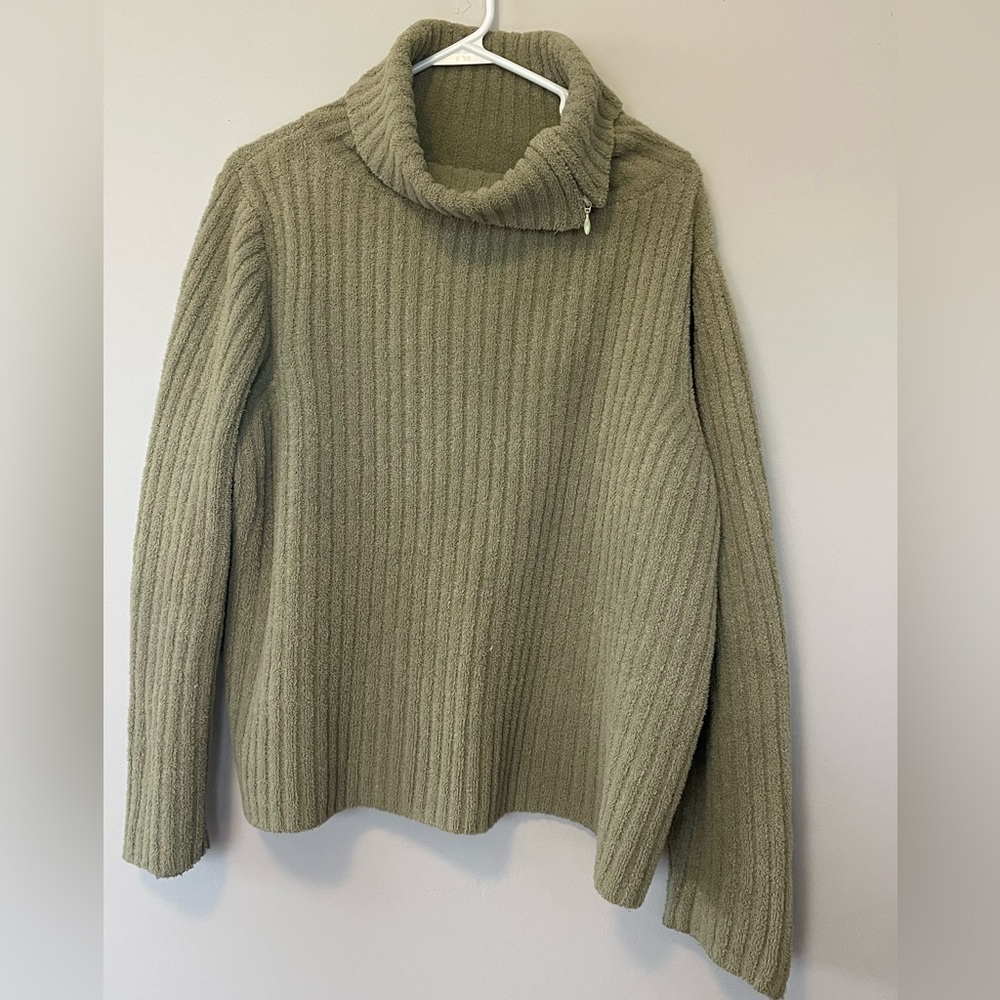 Sage green turtleneck sweater;L